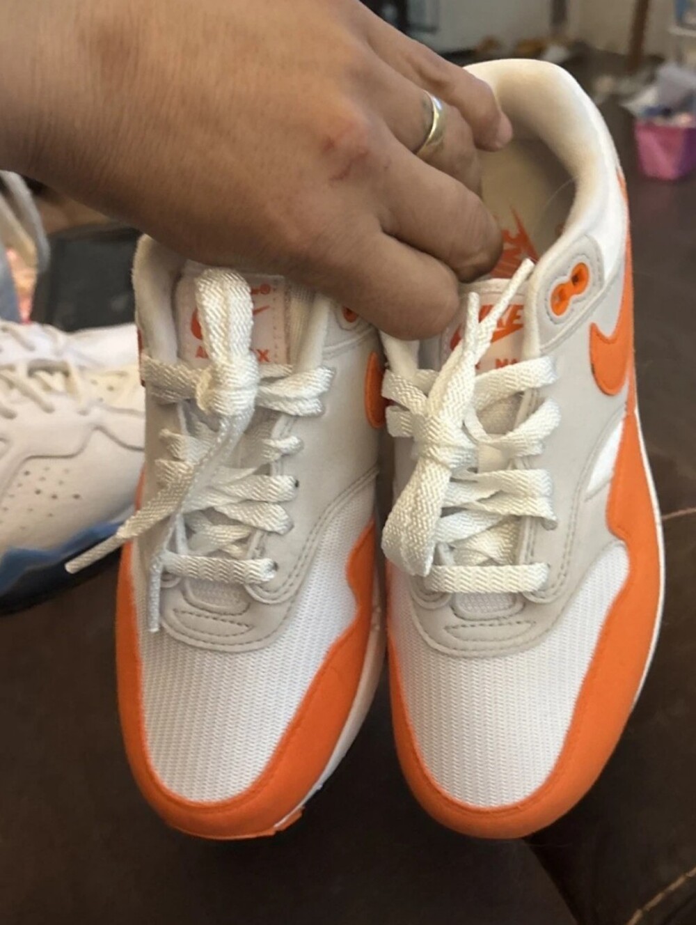 ORANGE NIKE AIR MAX 1